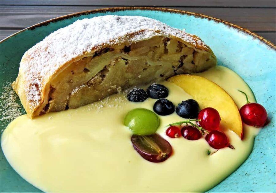 Vienna: Food tasting tour of Hidden Gems (Small Groups) - Three hours and four to five tastings: what the tour really includes