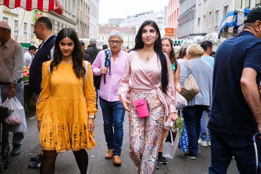 Vienna Food Tour: Dishes, Wine, Street Food & Culture - Lunch That Anchors the Whole Tour: Schnitzel or Vegetarian + Kaiserschmarrn