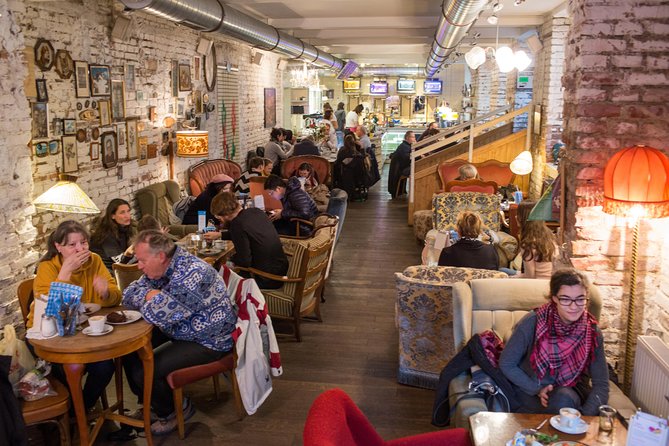 Vienna for Food Lovers: Cafés, Markets & Austrian Cuisine - Brunnenmarkt: long-market energy and multicultural food browsing