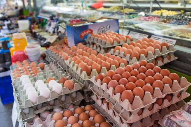 Vienna for Food Lovers: Cafés, Markets & Austrian Cuisine - The Würstelstand stop: Austria’s casual street-food tradition