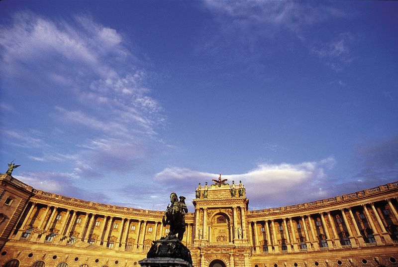Vienna: Full-Day Private Tour including Schönbrunn Palace - Meinl am Graben: a quick stop for food culture
