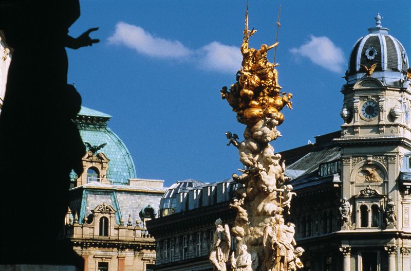 Vienna: Full-Day Private Tour including Schönbrunn Palace - Schönbrunn Palace with skip-the-line access: what’s included and what it means