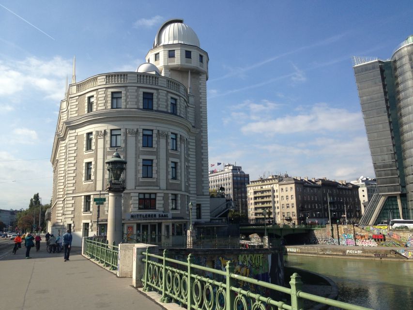 Vienna: Guided E-Bike Tour - Castle Belvedere: what you gain from a guided history stop