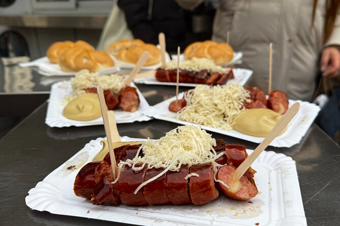 Vienna Guided Food Tour with 8 Food Tastings & A Secret Dish - Stop 1: Graben Apple Strudel and the Cafe Ritual