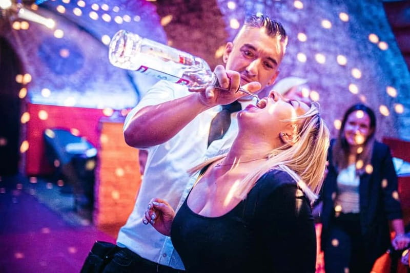 Vienna: Guided Pub Crawl with Club Entry - Starting at Dick Mack’s: The easiest place to begin Vienna night life