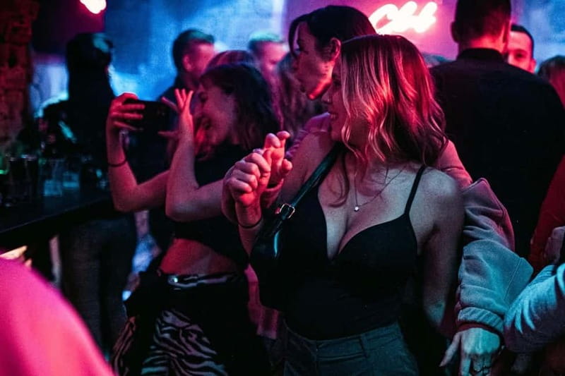 Vienna: Guided Pub Crawl with Club Entry - Getting the most out of the 4-hour timing