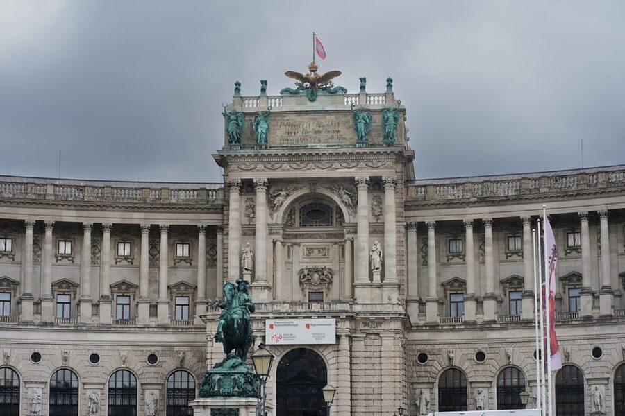 Vienna: Guided Walking Tour of City Highlights & Hidden Gems - Michaelerplatz and the Grand Hofburg Entrance