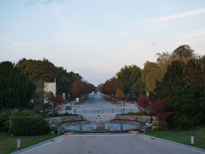 Vienna: Guided Walking Tour of the Central Cemetery - Getting Started at Tor 2 and Finding Your Guide