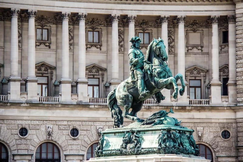 Vienna: Habsburgs Capital, 2hrs. Historical walking Tour - Hofburg Palace: how a dynasty builds and rebuilds