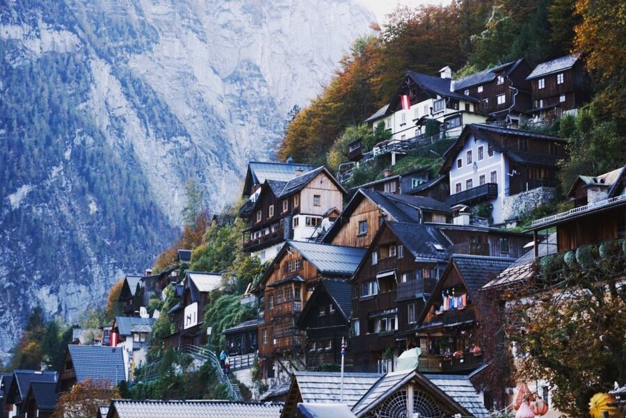 Vienna: Hallstatt & Alpine Peaks Day Trip with Admont Abbey - Leaving Vienna Early: the coach, pickup timing, and break rhythm