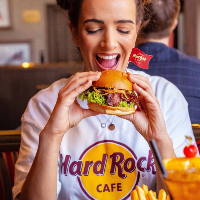 Vienna: Hard Rock Cafe with Set Menu for Lunch or Dinner - What You Actually Eat: Legendary Smashed Burger and the Vegan Moving Mountains Option