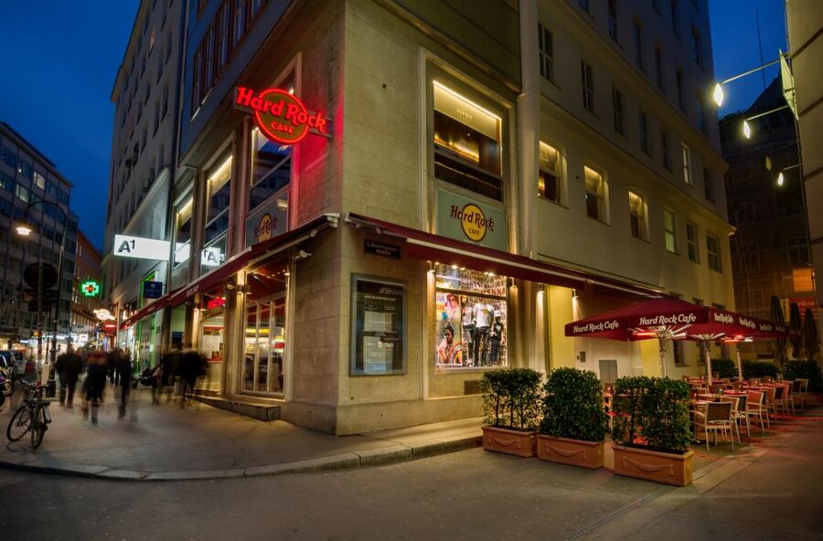 Vienna: Hard Rock Cafe with Set Menu for Lunch or Dinner - Acoustic vs Electric: Two Set Menus That Keep Ordering Stress Low