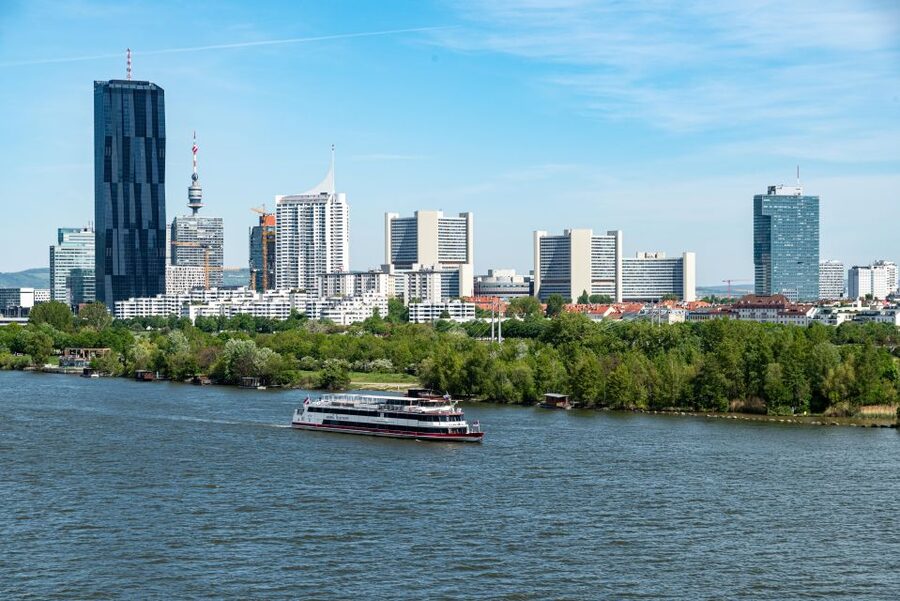 Vienna: Heurigen Cruise with Viennese Songs and Buffet - Why a Heuriger Cruise Works in Vienna at Night