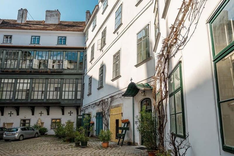 Vienna: Hidden courtyards Guided walking tour - The 2-hour flow: pace, timing, and what to expect on the ground