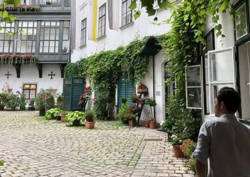 Vienna: Hidden courtyards Guided walking tour - Practical tips to make the most of your 2 hours