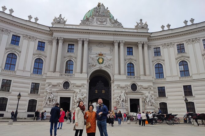 Vienna Highlight Tour - yue walk - Wiener Hofmusikkapelle and the Hofburg inner courts: power made visible