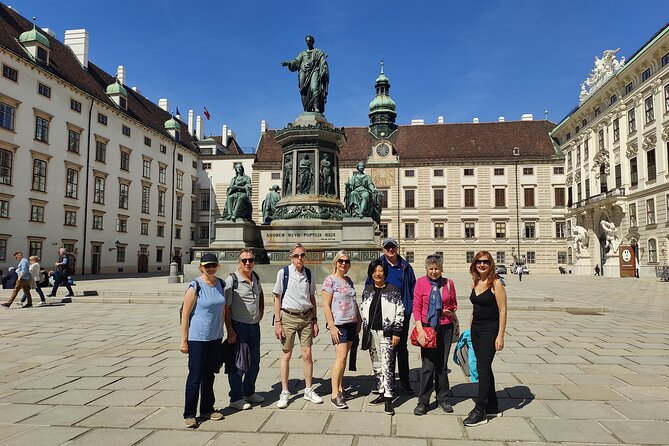 Vienna Highlight Tour - yue walk - Where the tour starts: Staatsoper, Herbert-von-Karajan-Platz, at 10:00 am