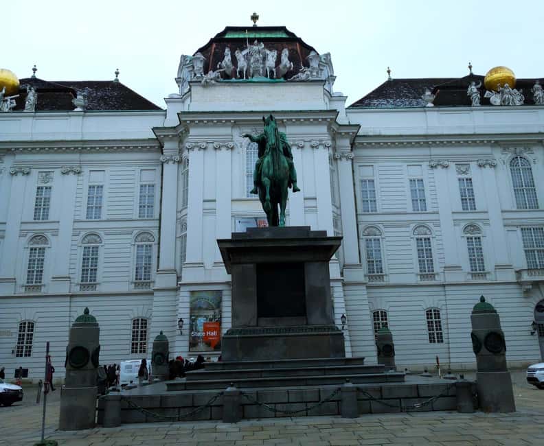 Vienna: historical tours with locals in the unknown City, - Start points: Georg-Coch-Platz and Georg-Coch-Denkmal