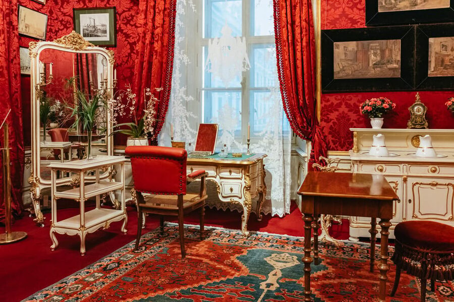 Vienna: Hofburg and Empress Sisi Museum Guided Tour - Entering the Imperial Apartments: Sisi’s Spaces and the Emperor’s World