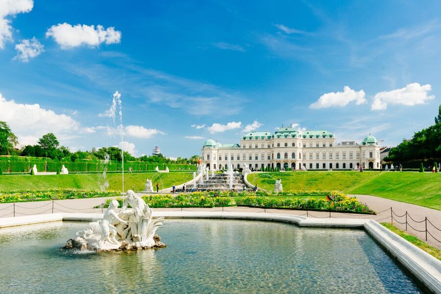 Vienna: Hop-On Hop-Off Sightseeing Bus Tour in 19 Languages - Green Line for Grinzing and Cobenzl Views (Summer Only)
