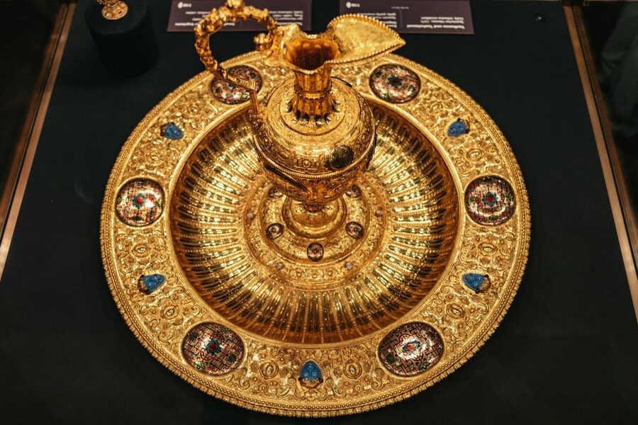 Vienna: Imperial Treasury in the Hofburg Palace - Audio guide and live guidance: how to make the labels matter