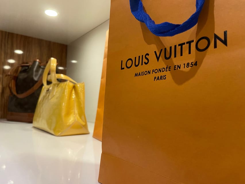 Vienna: Luxury Vintage Fashion Walking Tour - Otentiks Vienna inside the Vienna Marriott: the VIP start