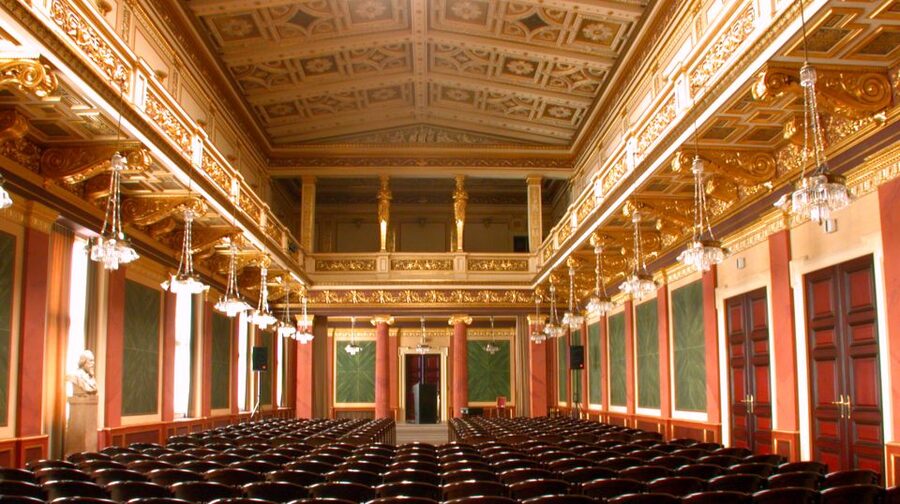 Vienna: Mozart Concert and Austrian Delights Dinner - Dinner First: How the Grand Hotel Vienna Sets the Tone for Mozart