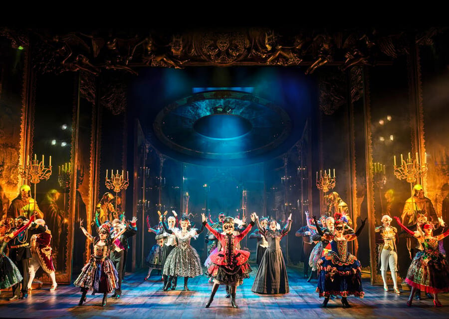 Vienna: Musical Tickets THE PHANTOM OF THE OPERA - The chandelier moment: why one scene drives the whole buzz