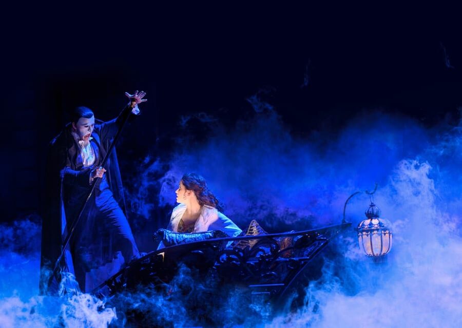 Vienna: Musical Tickets THE PHANTOM OF THE OPERA - Intermission and theater reality: how to handle food and drinks