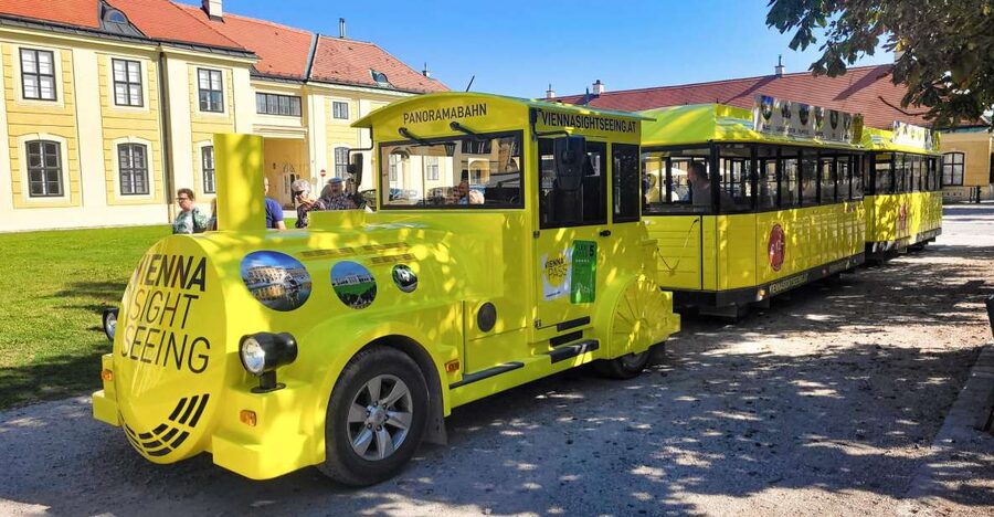Vienna: Panorama Train Tickets to explore Schönbrunn Palace - Getting on at Schönbrunn Palace and using the 1-day ticket wisely