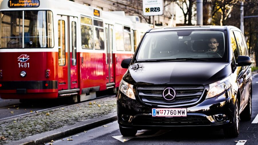 Vienna: Private 3-Hour City Highlights Van Tour - Getting oriented fast from your hotel