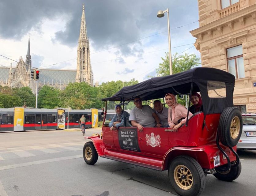 Vienna: Private Electric Car Sightseeing Tour - Silver 30-minute route: short, efficient, and photo-friendly