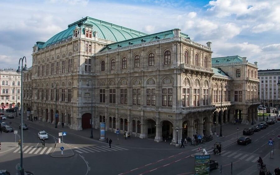 Vienna: Private Half-Day Sightseeing Tour - Vienna State Opera and City Hall: great from the curb, too