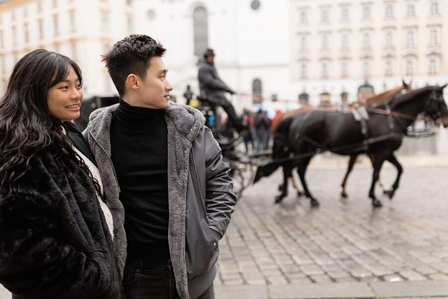 Vienna: Professional Photoshooting - Stop 1: Vienna Opera House exterior portraits