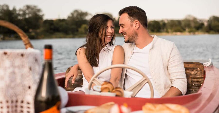 Vienna: Retro Boat Tour on the Danube River with Picnic - Cruising the Old Danube on a Private Electric Retro Boat