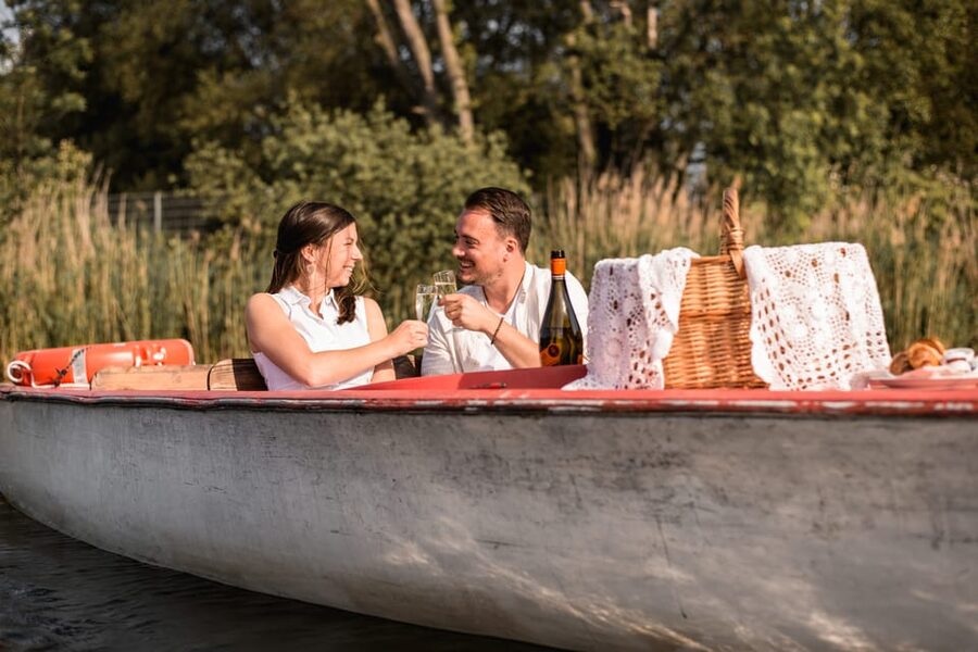 Vienna: Retro Boat Tour on the Danube River with Picnic - FAQ