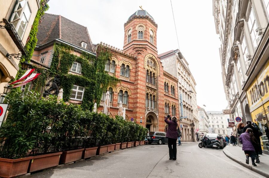 Vienna: Romantic Old Town 2-Hour Discovery Tour - The Greek Quarter at the Danube arm: conflict, trade, and identities in motion