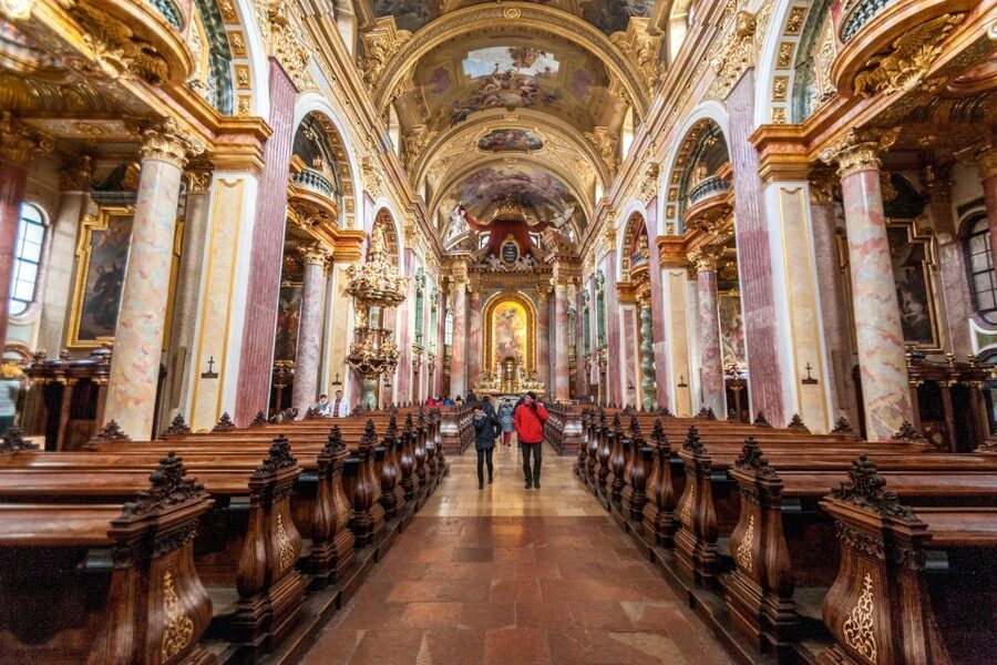 Vienna: Romantic Old Town 2-Hour Discovery Tour - How Vienna’s architecture changes mood every few blocks