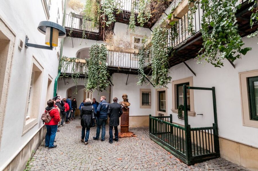 Vienna: Romantic Old Town 2-Hour Discovery Tour - Narrow streets and back courtyards: the medieval reality check