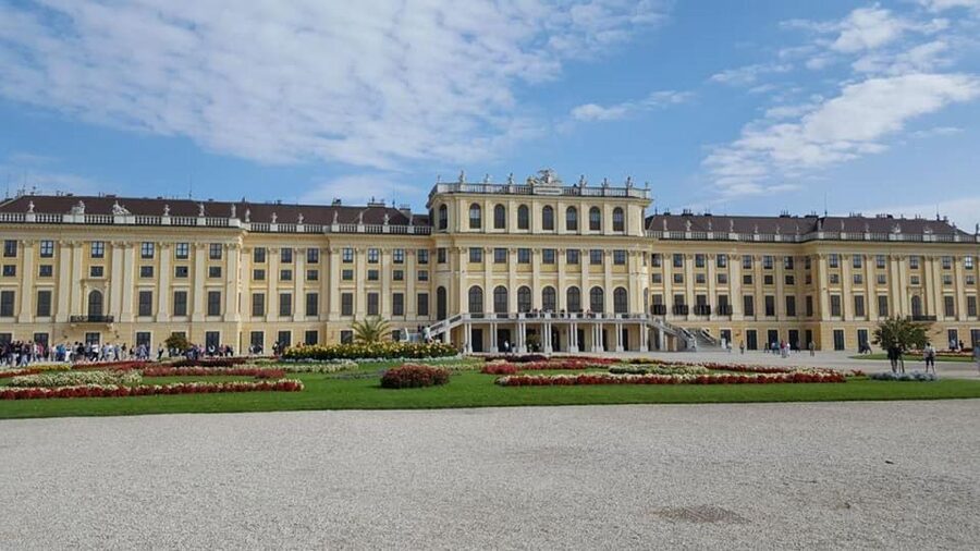 Vienna: Schönbrunn Palace & Christmas Market Walking Tour - Garden time: a breather that helps you enjoy the evening market
