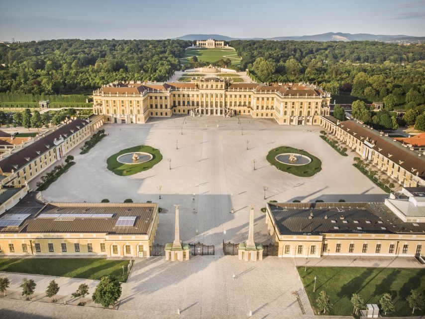 Vienna: Schönbrunn Palace Entry Ticket with Lunch - Schönbrunn in One Package: Palace Entry Plus Wiener Schnitzel Comfort