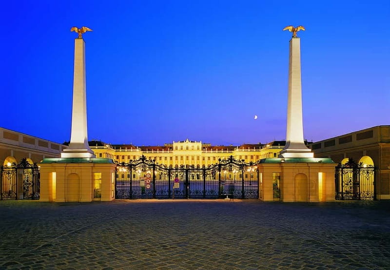Vienna: Schönbrunn Palace Evening Tour, Dinner and Concert - After-hours Schönbrunn: touring the Habsburg palace when the public is gone