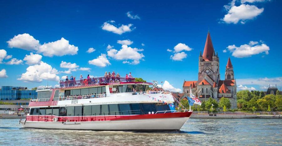 Vienna: Sightseeing Boat Tour with Lunch - Boarding at Schwedenplatz: your quick route to DDSG Blue Danube