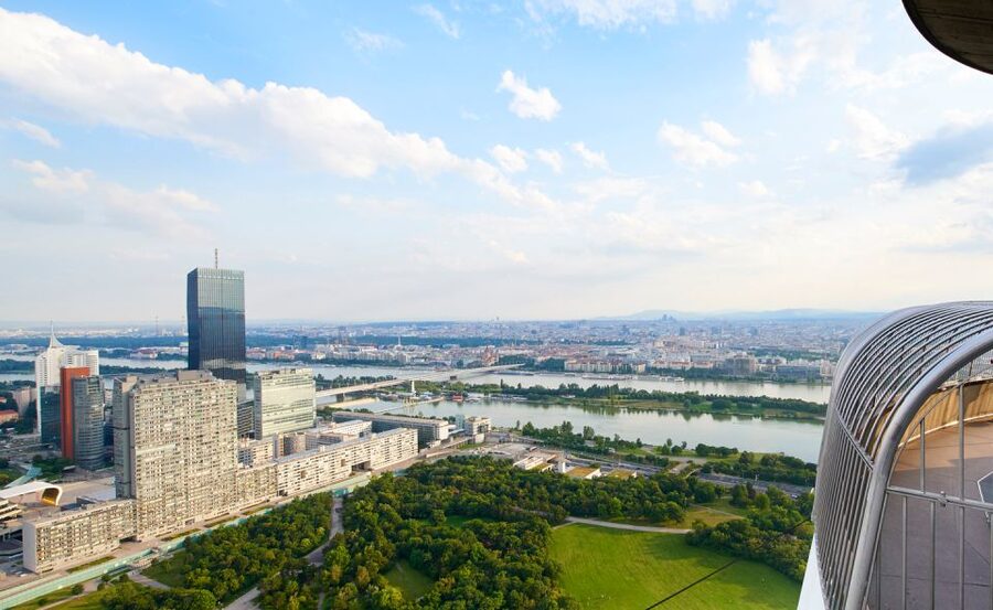 Vienna: Skip-the-Line Entrance Ticket to the Danube Tower - Rotating Turm Café and the restaurant: how to eat with the best views