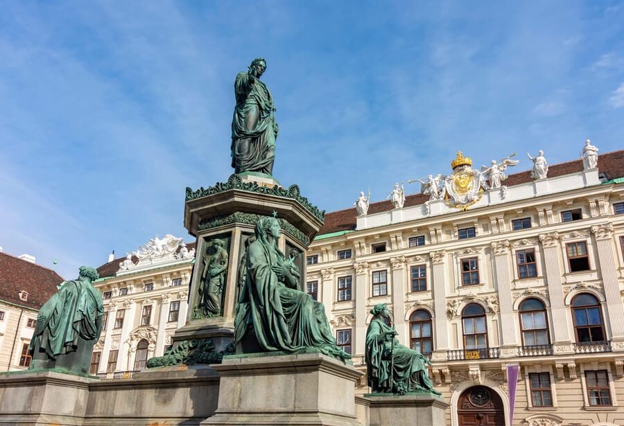 Vienna: Skip-the-Line Hofburg and Empress Sisi Museum Tour - Imperial Apartments: where you see court life up close