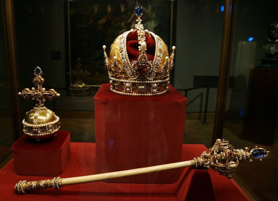 Vienna: Skip-the-Line Hofburg Ticket & Sisi Museum Tour - Sisi Museum collections: 300 personal items that change the mood