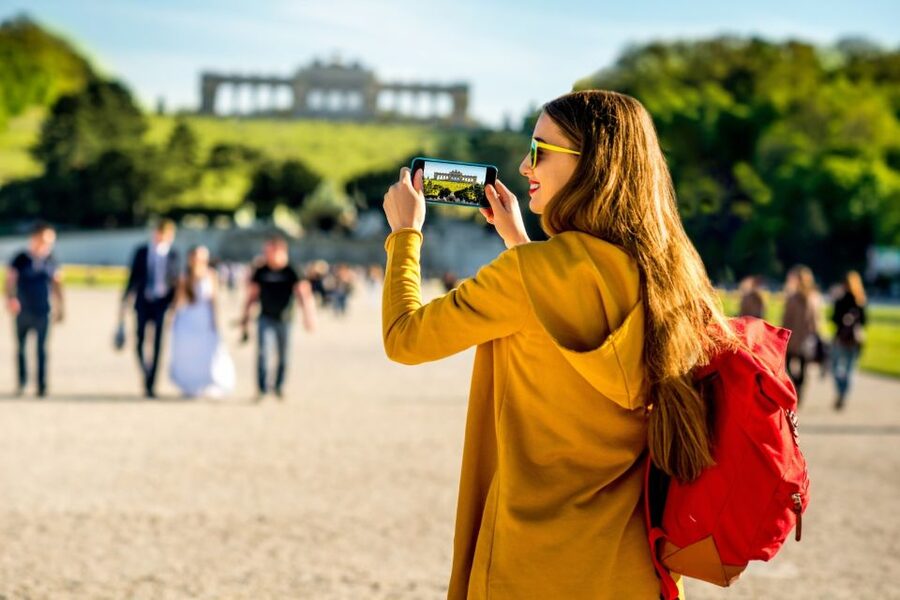 Vienna: Skip-the-Line Schönbrunn Palace & Gardens Tour - Headsets and one-language commentary: how the tour stays clear