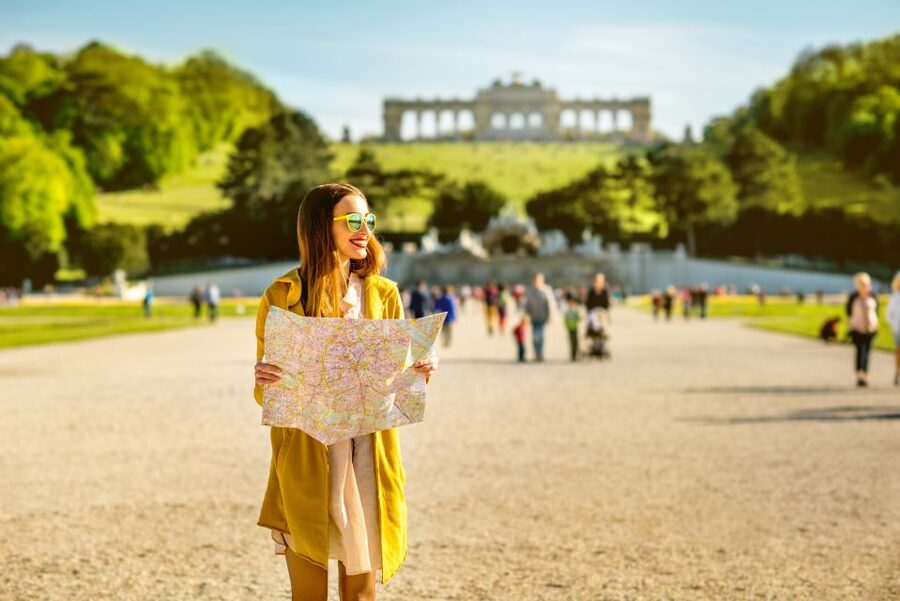 Vienna: Skip-the-Line Schonbrunn Palace Private Tour - Entering the palace route: the meeting point and first momentum