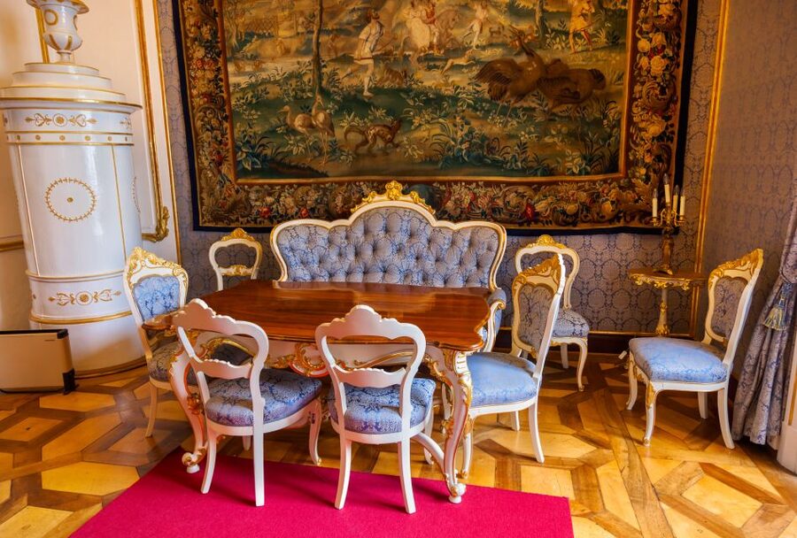 Vienna: Skip-the-Line Schonbrunn Palace Private Tour - Gloriette Hill: the view plus the message