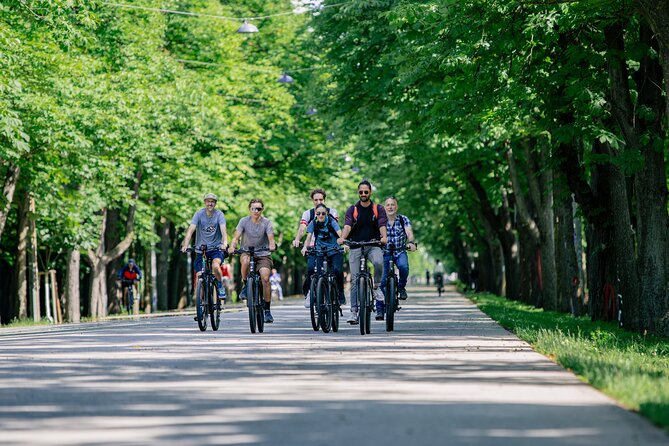 Vienna Small Group E-Bike Tour - Getting set up at Franz-Josefs-Kai (and riding comfortably right away)